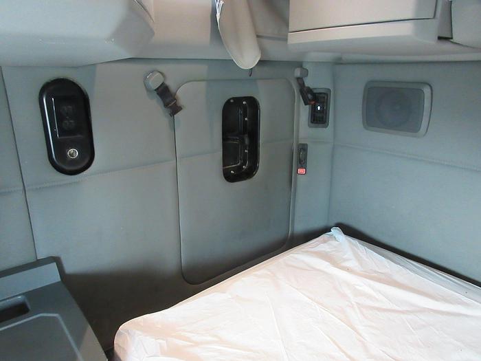 Used 2021 KENWORTH T880