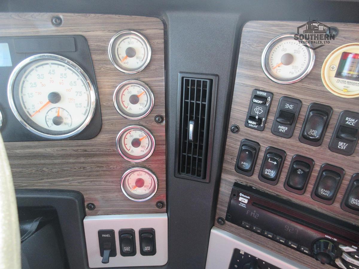 Used 2018 FREIGHTLINER 122SD