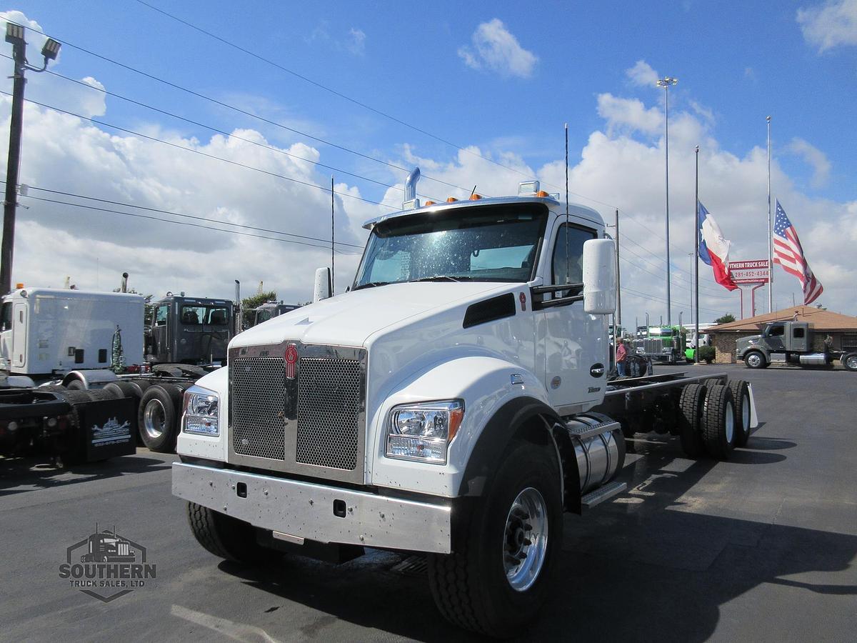Used 2025 KENWORTH T880