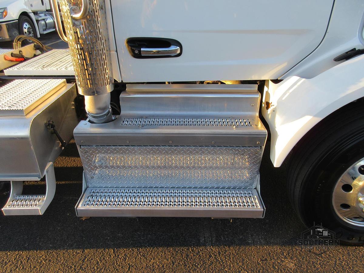 Used 2022 PETERBILT 567