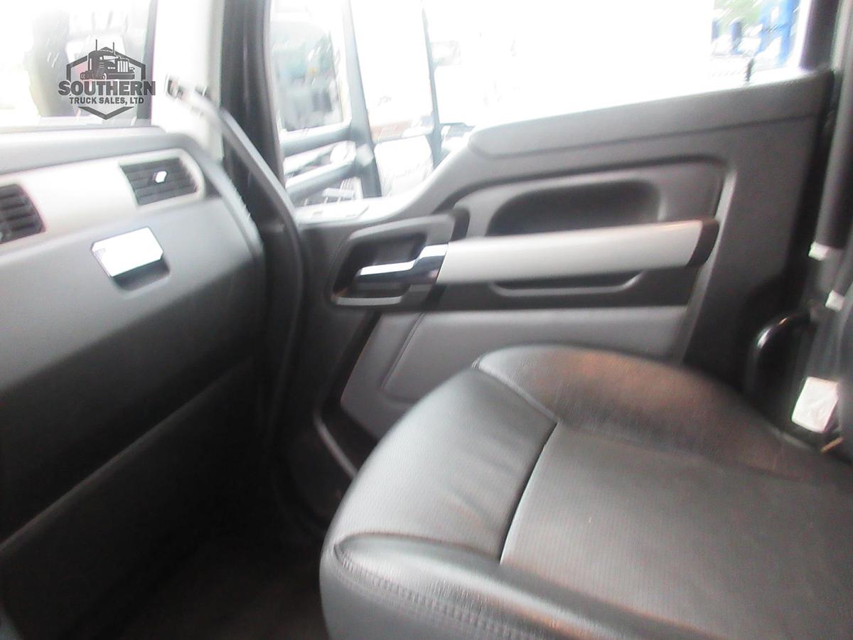 Used 2023 KENWORTH T880