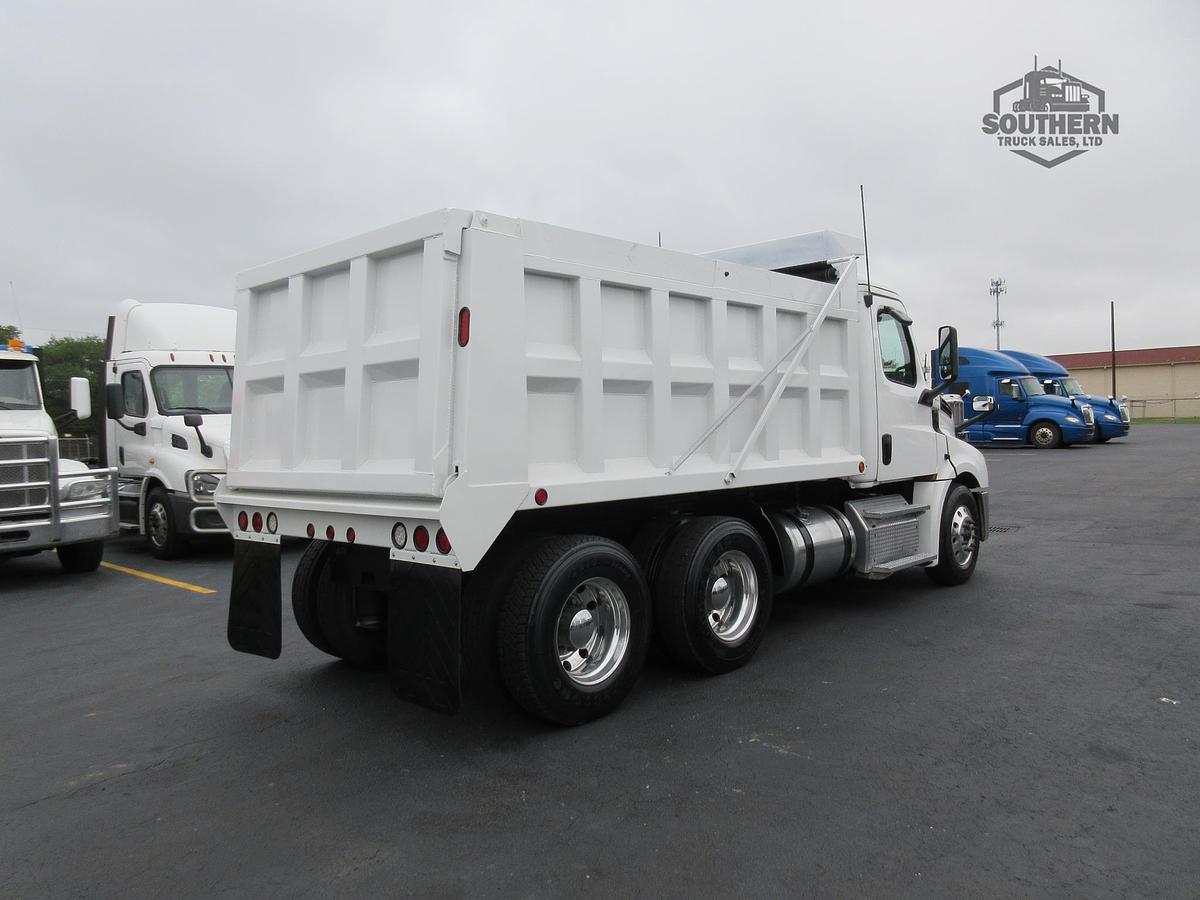Used 2019 FREIGHTLINER CASCADIA 126