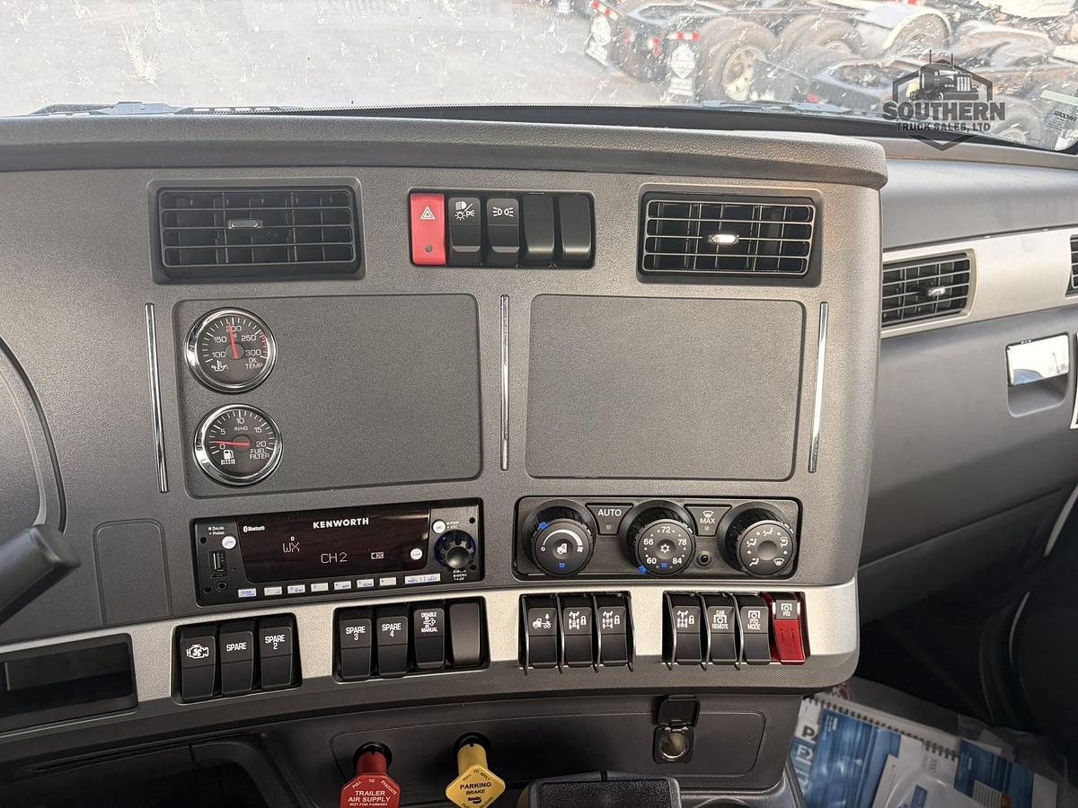2025 KENWORTH T880