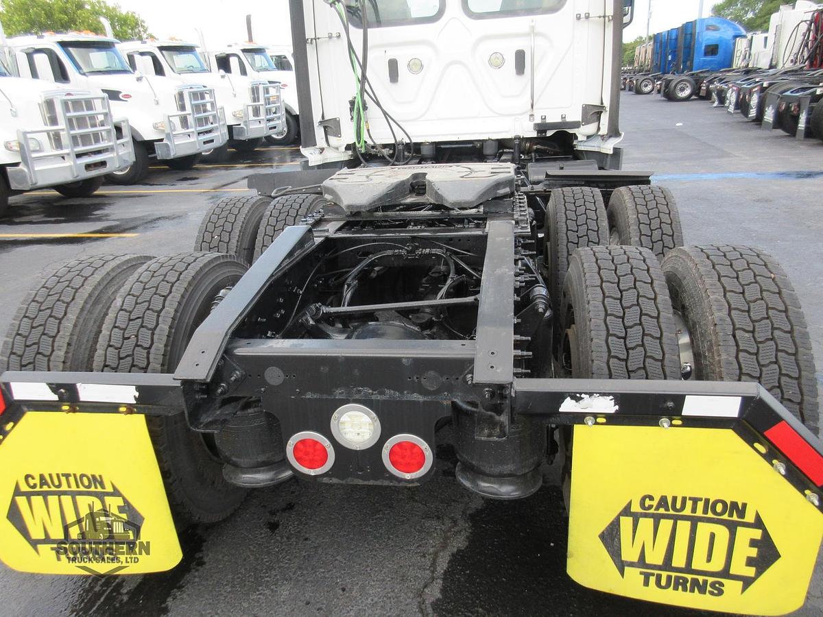 Used 2021 FREIGHTLINER CASCADIA 116