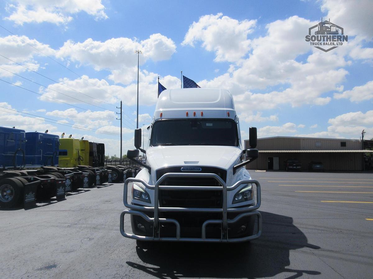 Used 2022 FREIGHTLINER CASCADIA 126