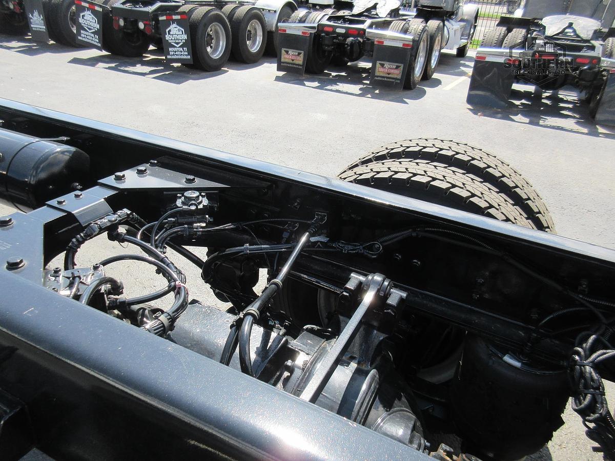 2025 KENWORTH T880