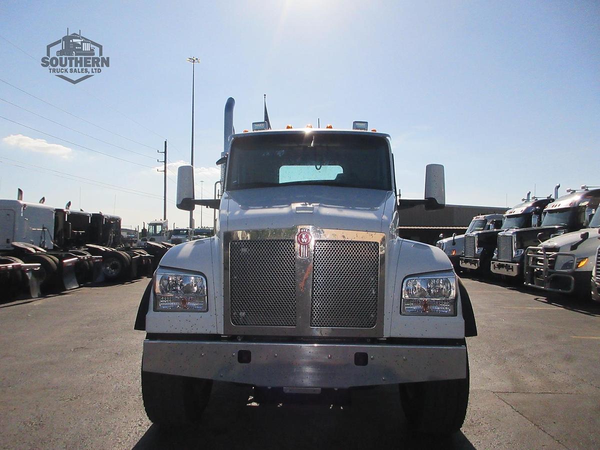 2025 KENWORTH T880