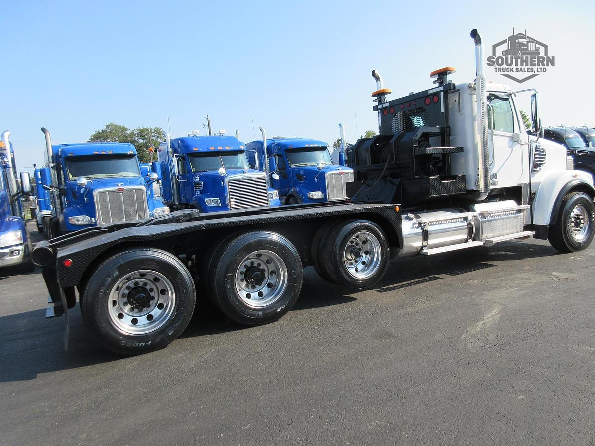 Used 2019 FREIGHTLINER CORONADO 122 SD