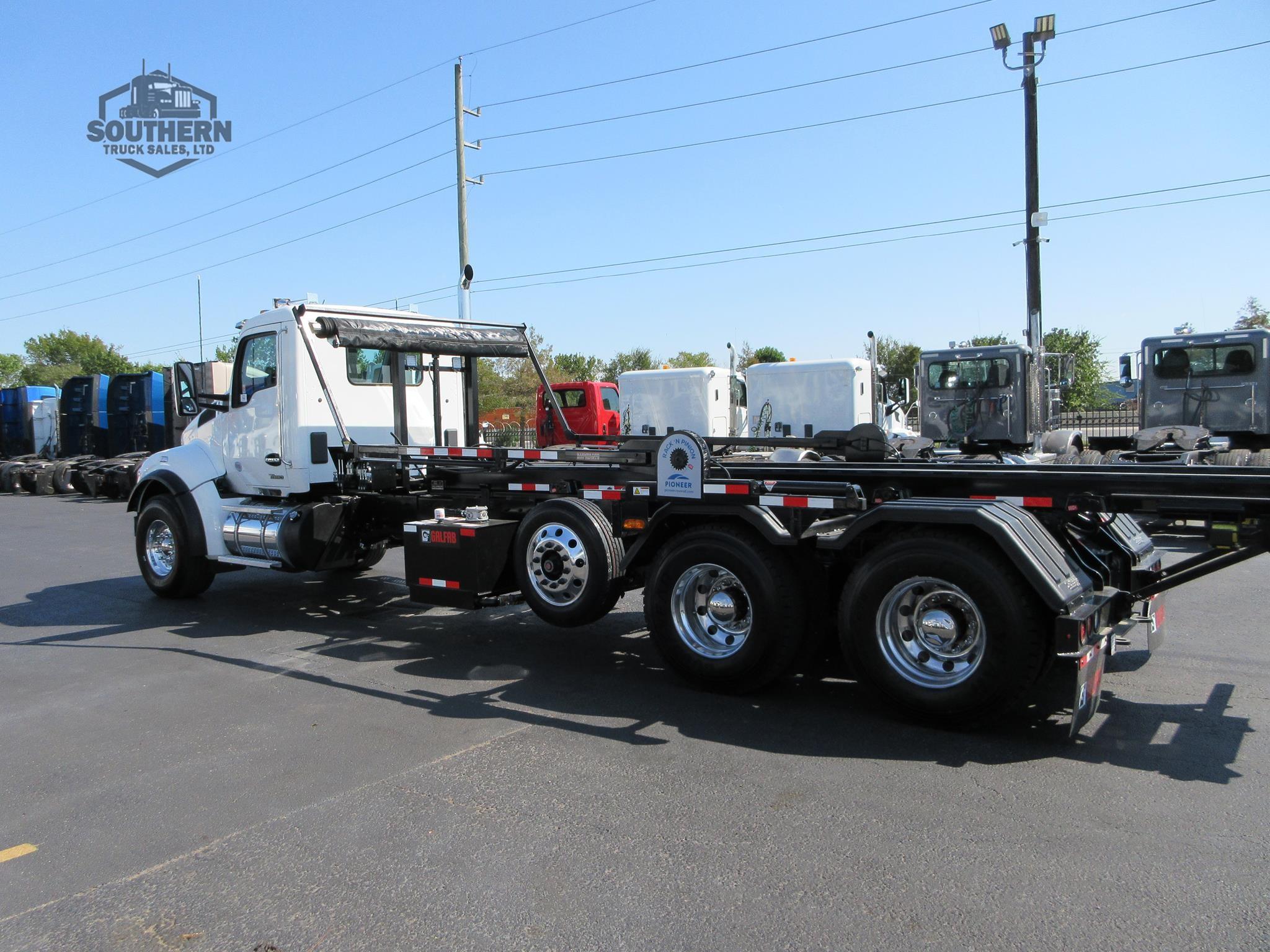 2025 KENWORTH T880