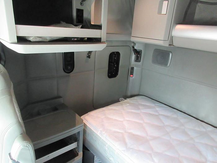 Used 2021 KENWORTH T880