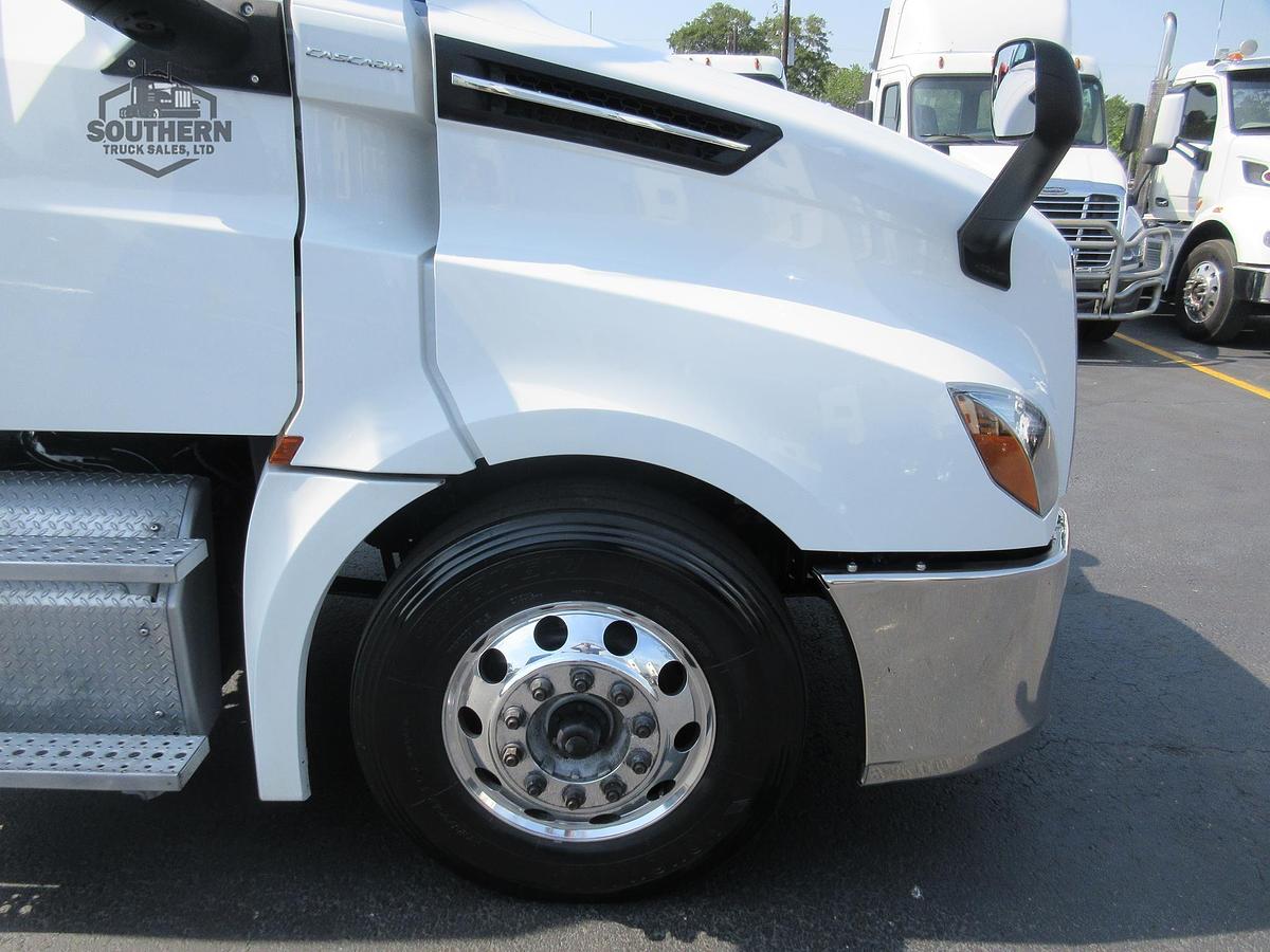 Used 2019 FREIGHTLINER CASCADIA 126