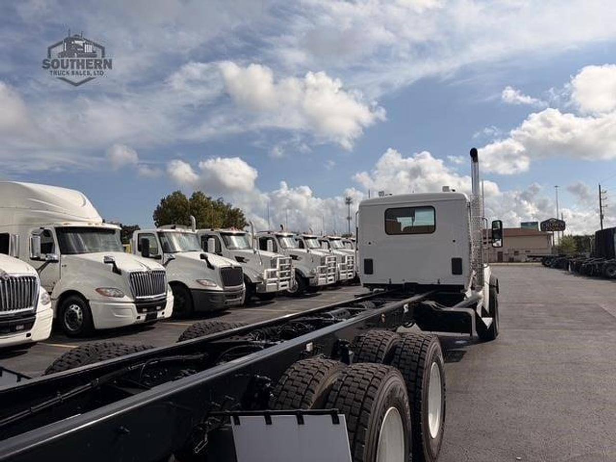 Used 2025 KENWORTH T880