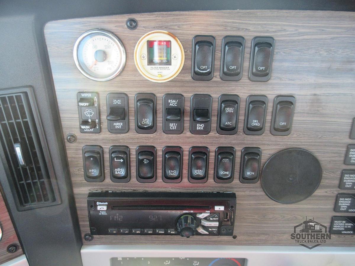 Used 2018 FREIGHTLINER 122SD