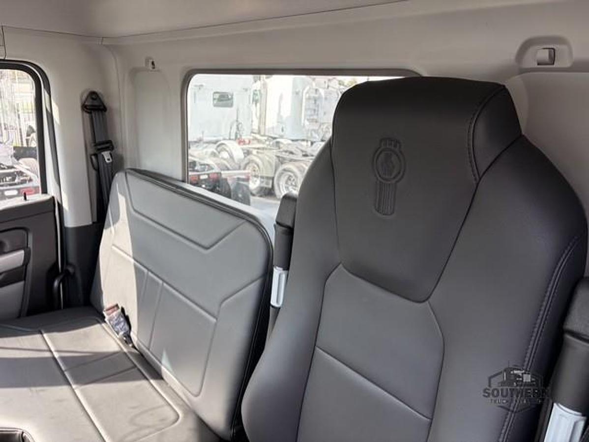Used 2025 KENWORTH T880