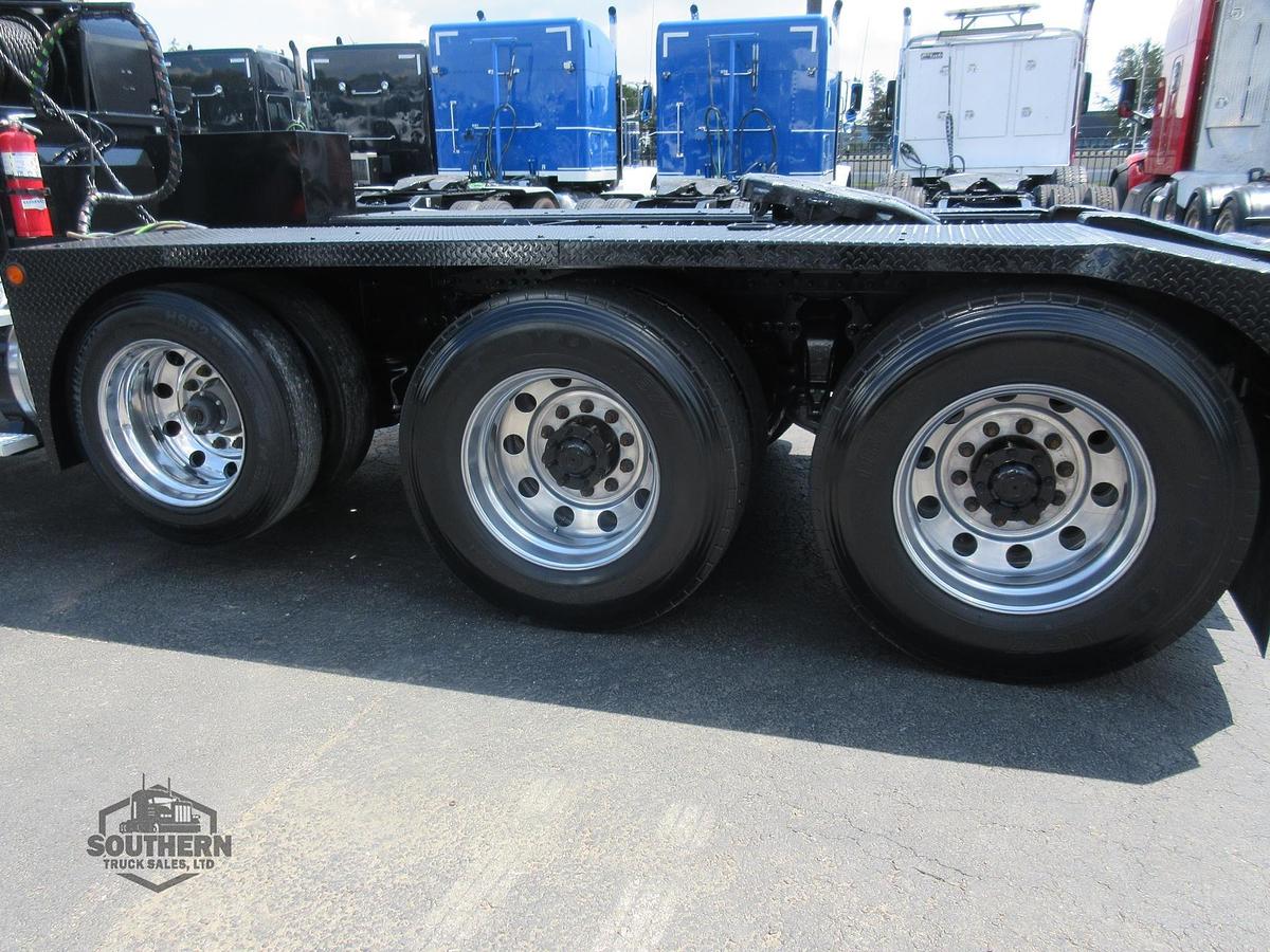 Used 2019 FREIGHTLINER CORONADO 122 SD