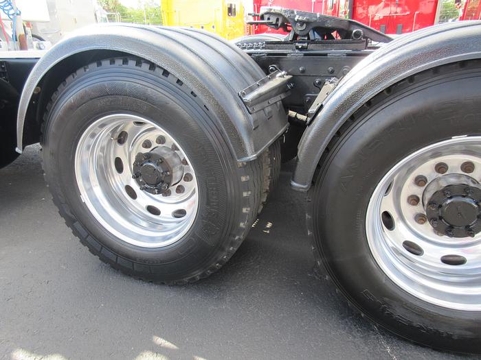 Used 2015 PETERBILT 389 - 6810