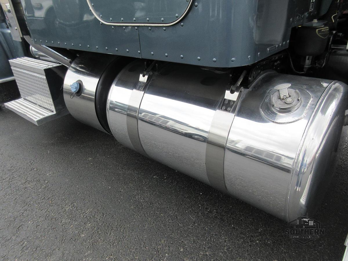 Used 2019 PETERBILT 389