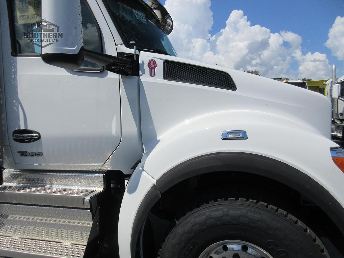 2025 KENWORTH T880