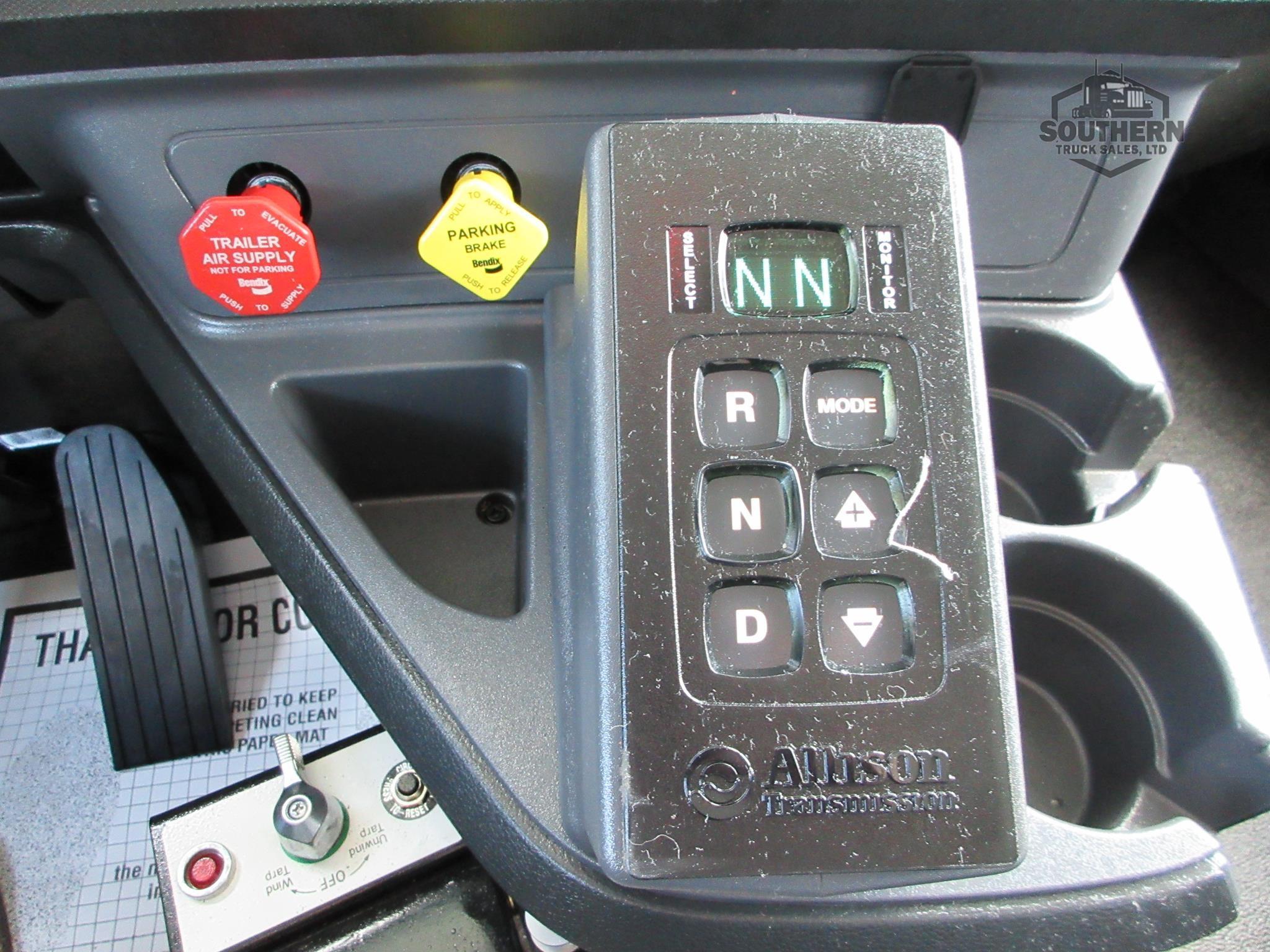 2025 KENWORTH T880