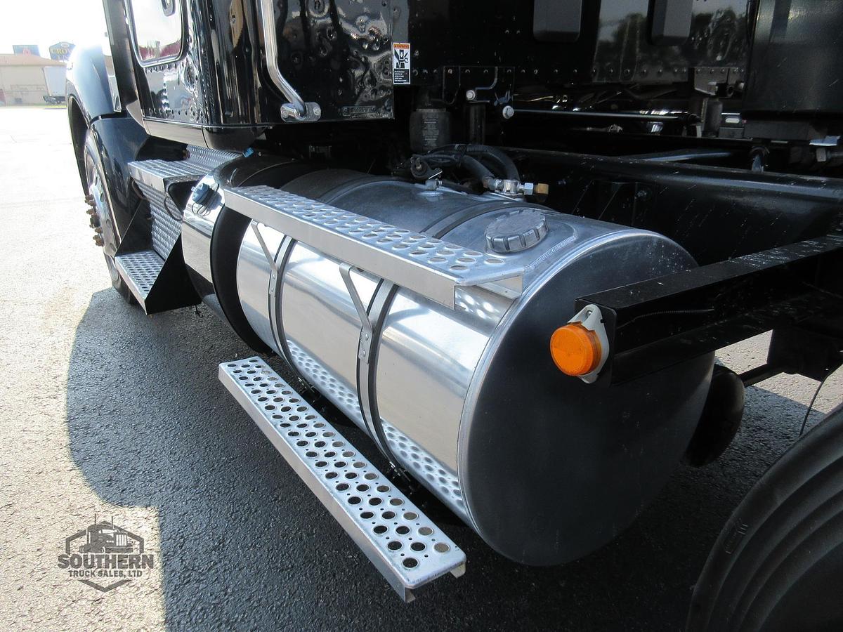 Used 2023 KENWORTH T880