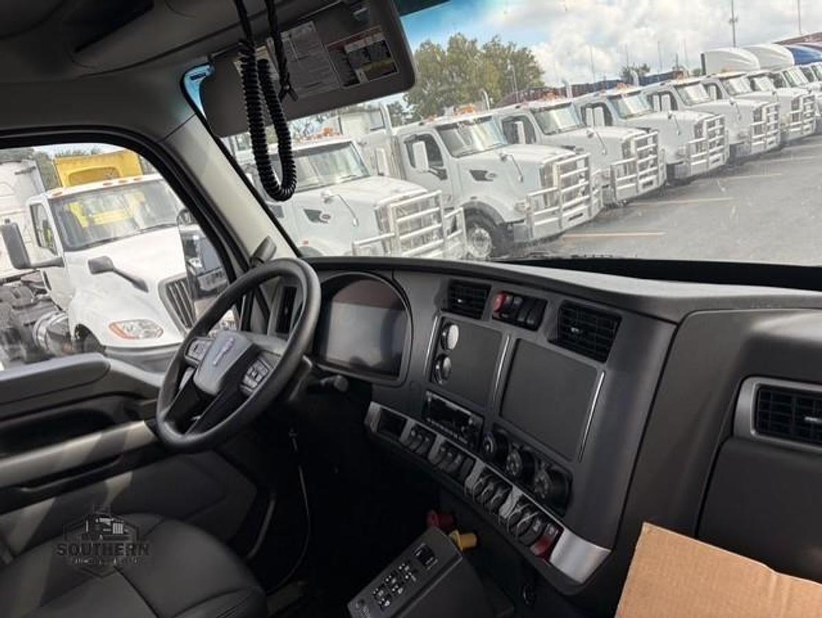 Used 2025 KENWORTH T880