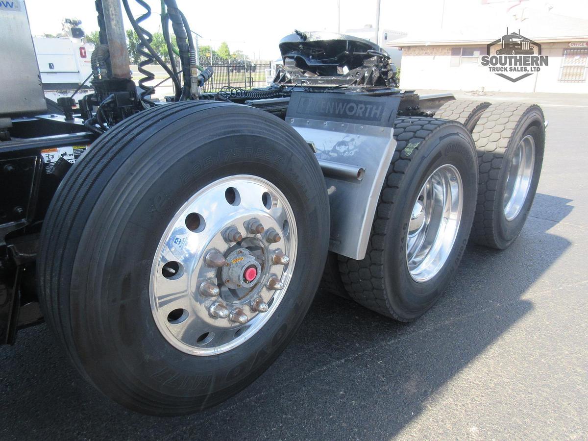 Used 2023 KENWORTH T880