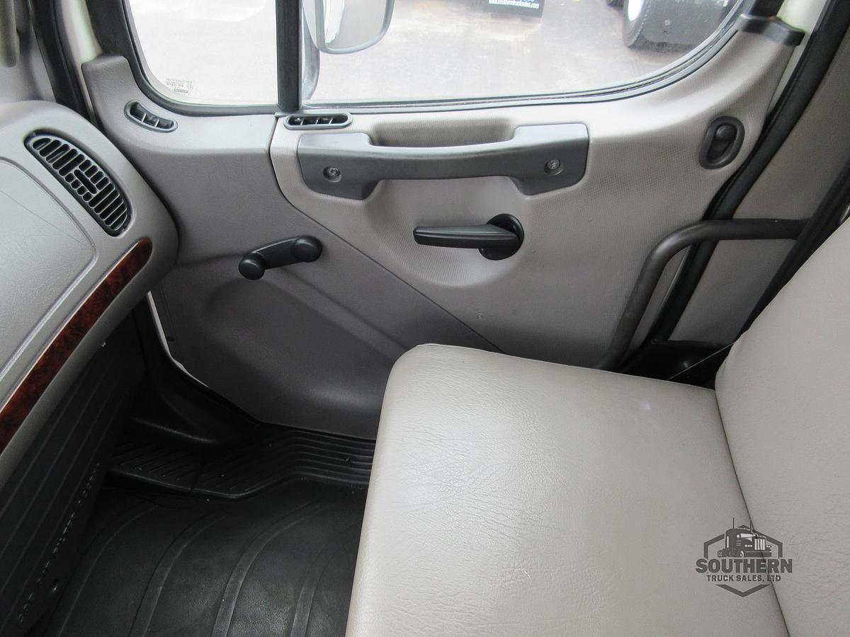 Used 2017 FREIGHTLINER BUSINESS CLASS M2 106