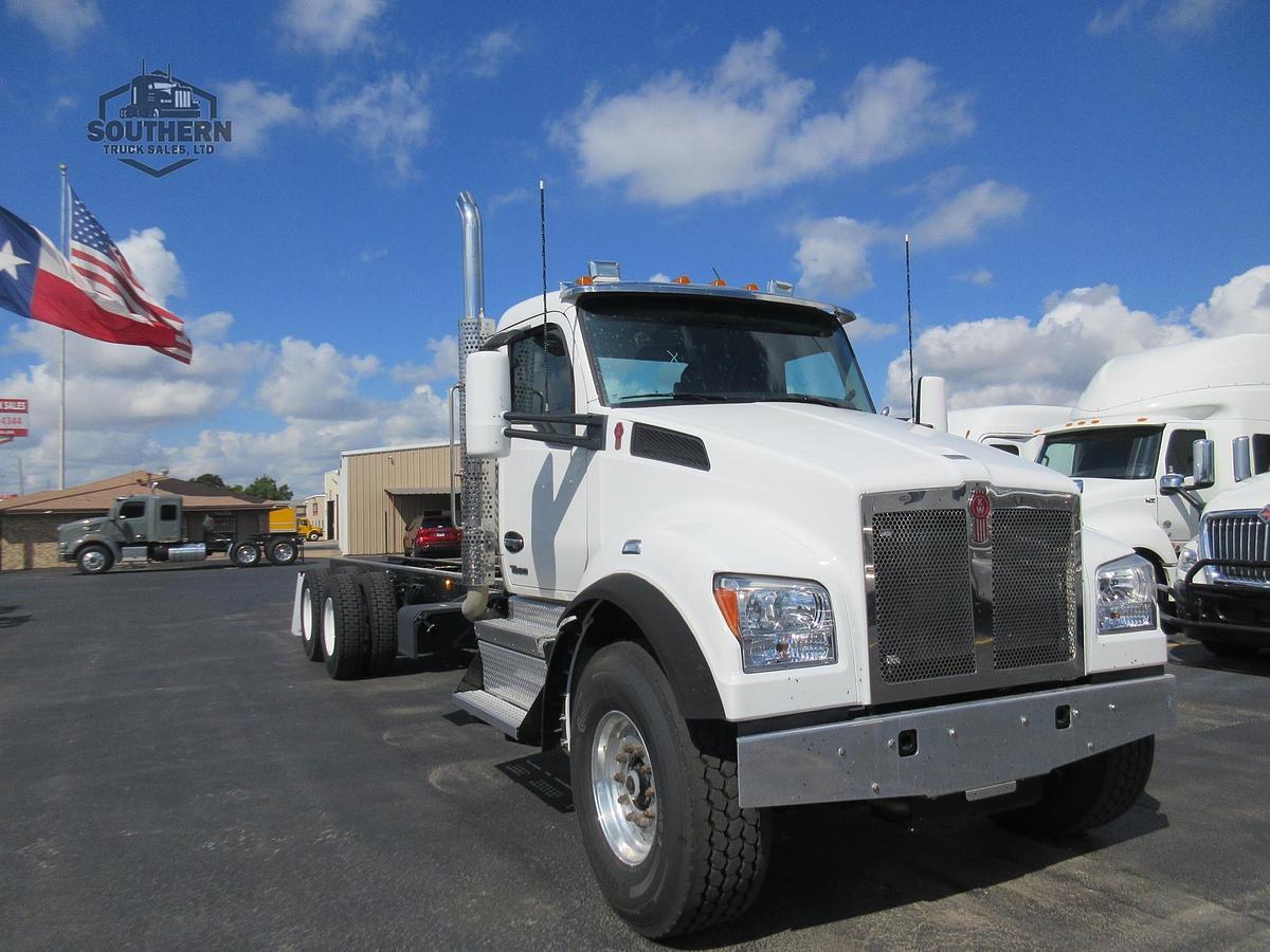 2025 KENWORTH T880