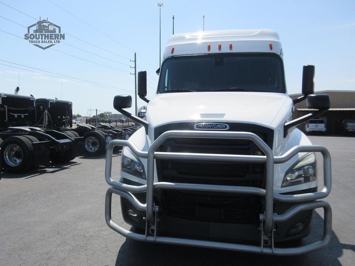 Used 2020 FREIGHTLINER CASCADIA 126