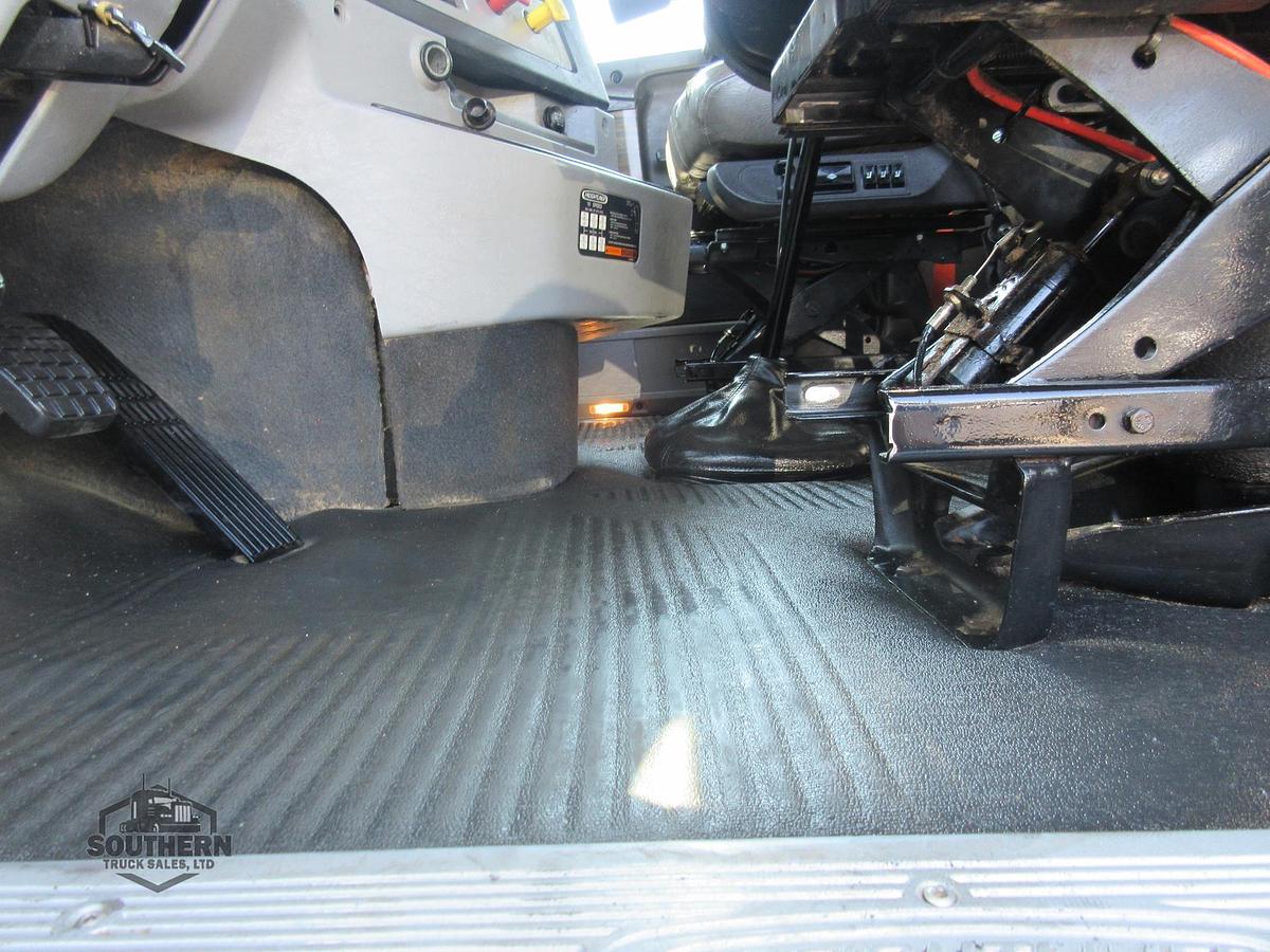 Used 2020 FREIGHTLINER 122SD