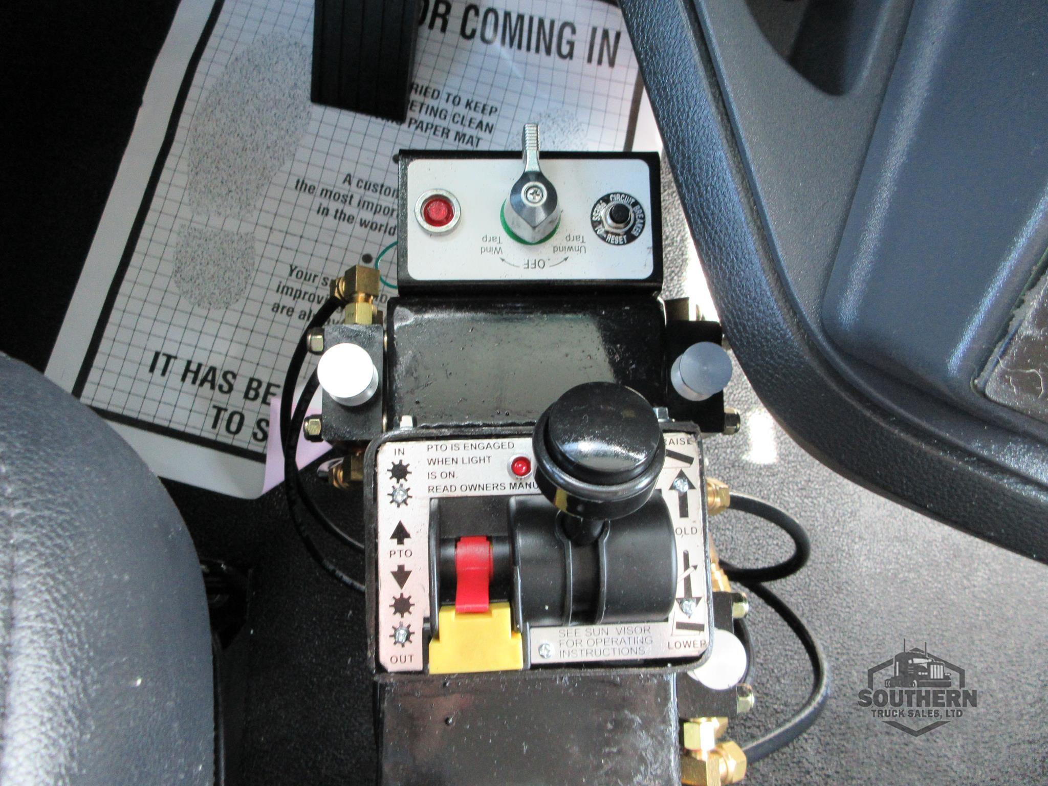 2025 KENWORTH T880