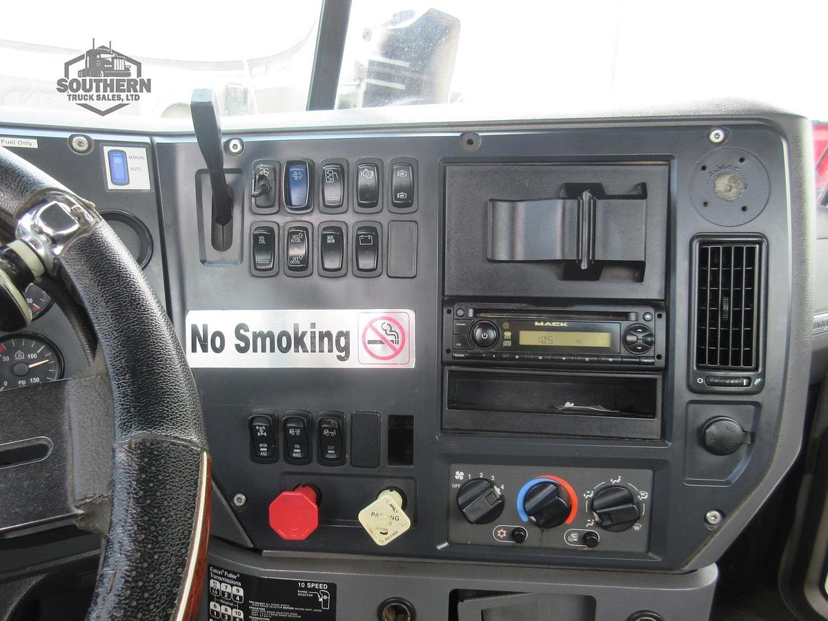 Used 2014 MACK PINNACLE CXU613