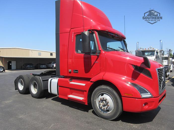 Used 2020 VOLVO VNR64T300
