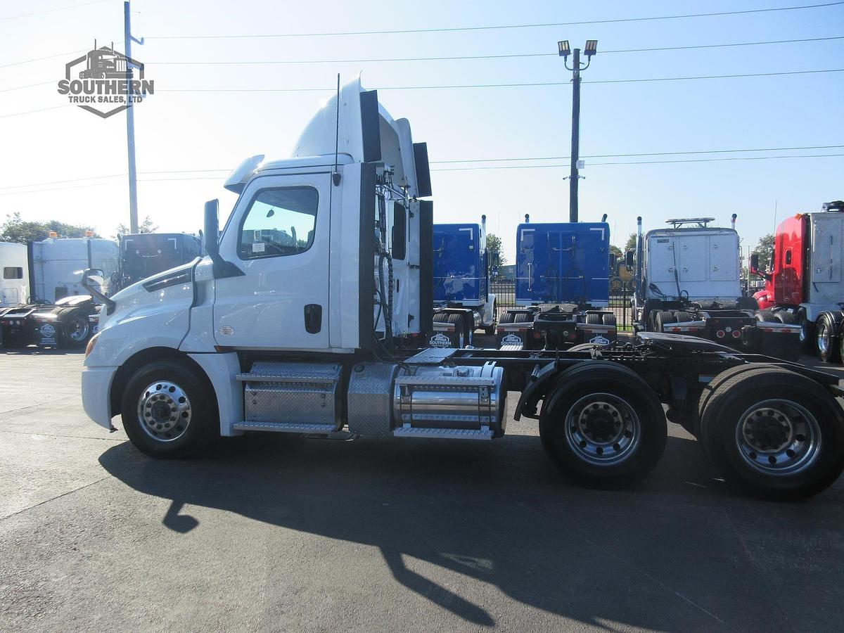 Used 2020 FREIGHTLINER CASCADIA 126