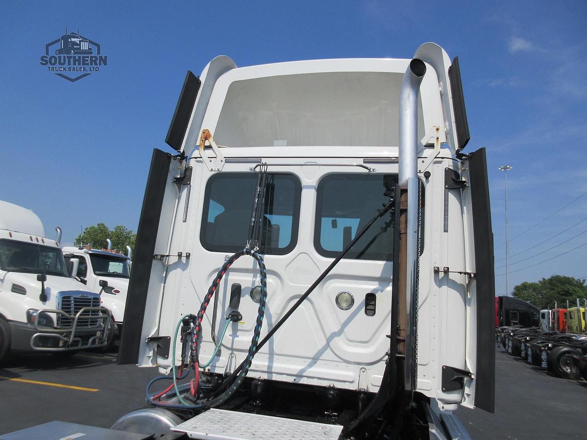 Used 2019 FREIGHTLINER CASCADIA 126