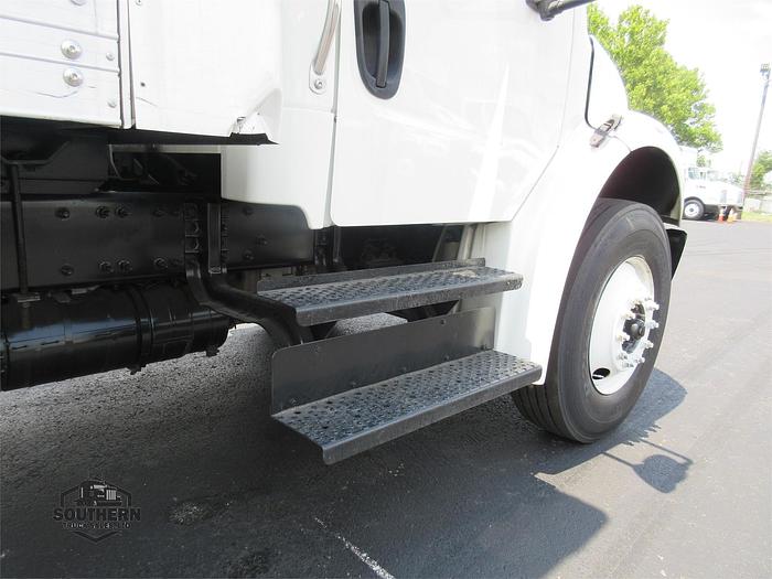 Used 2017 FREIGHTLINER BUSINESS CLASS M2 106