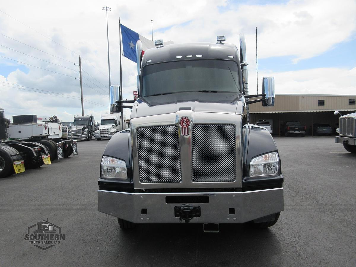 Used 2021 KENWORTH T880
