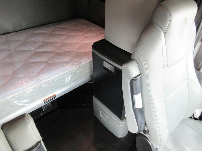 Used 2021 KENWORTH T880
