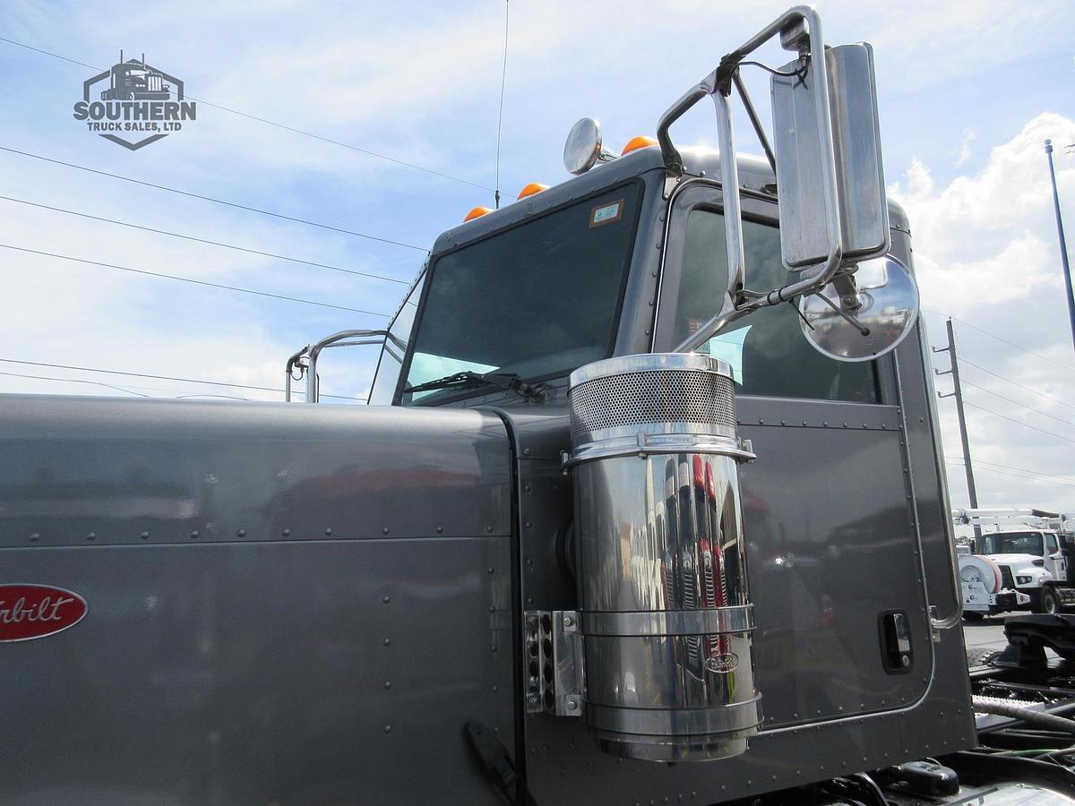 Used 2022 PETERBILT 389