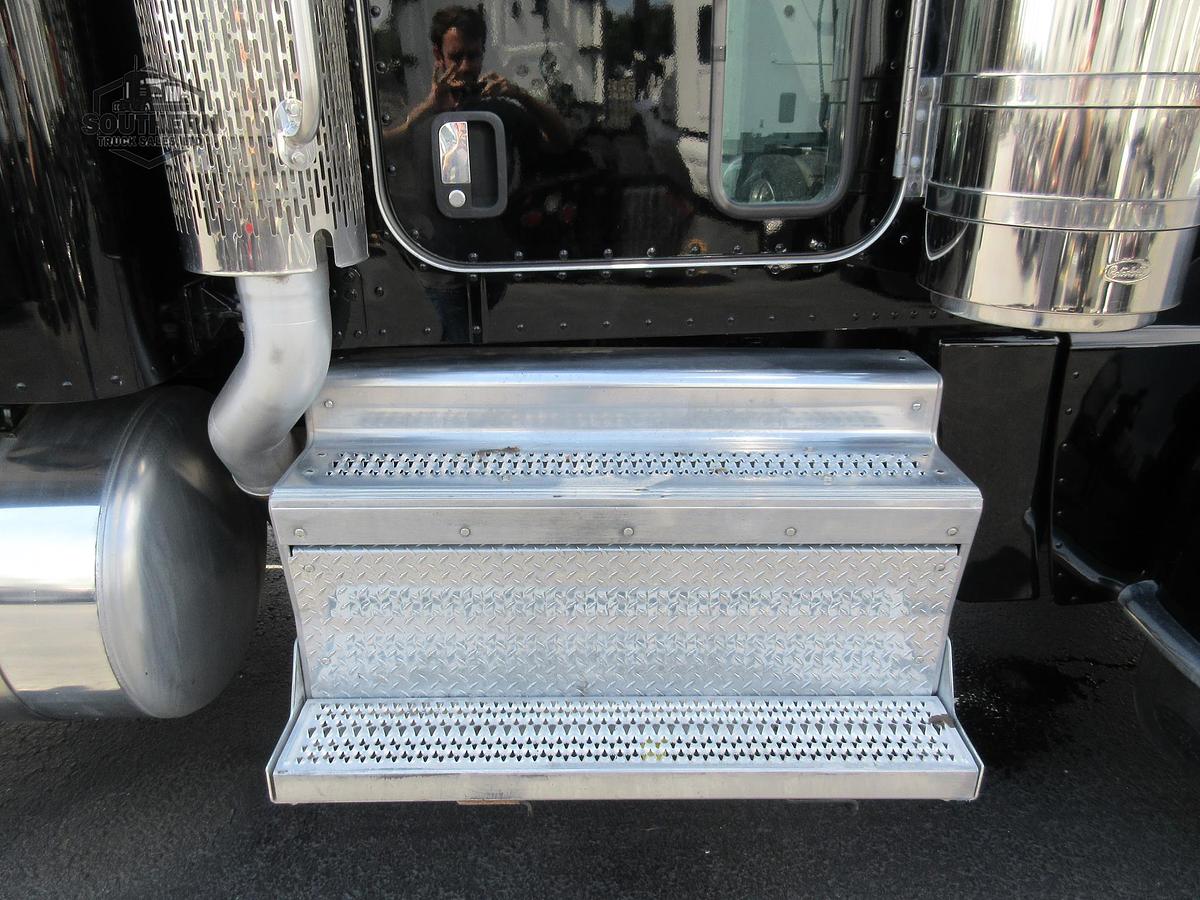 Used 2024 PETERBILT 389