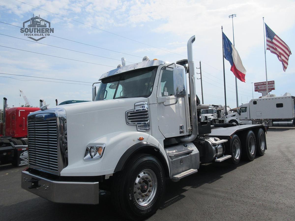 Used 2018 FREIGHTLINER 122SD