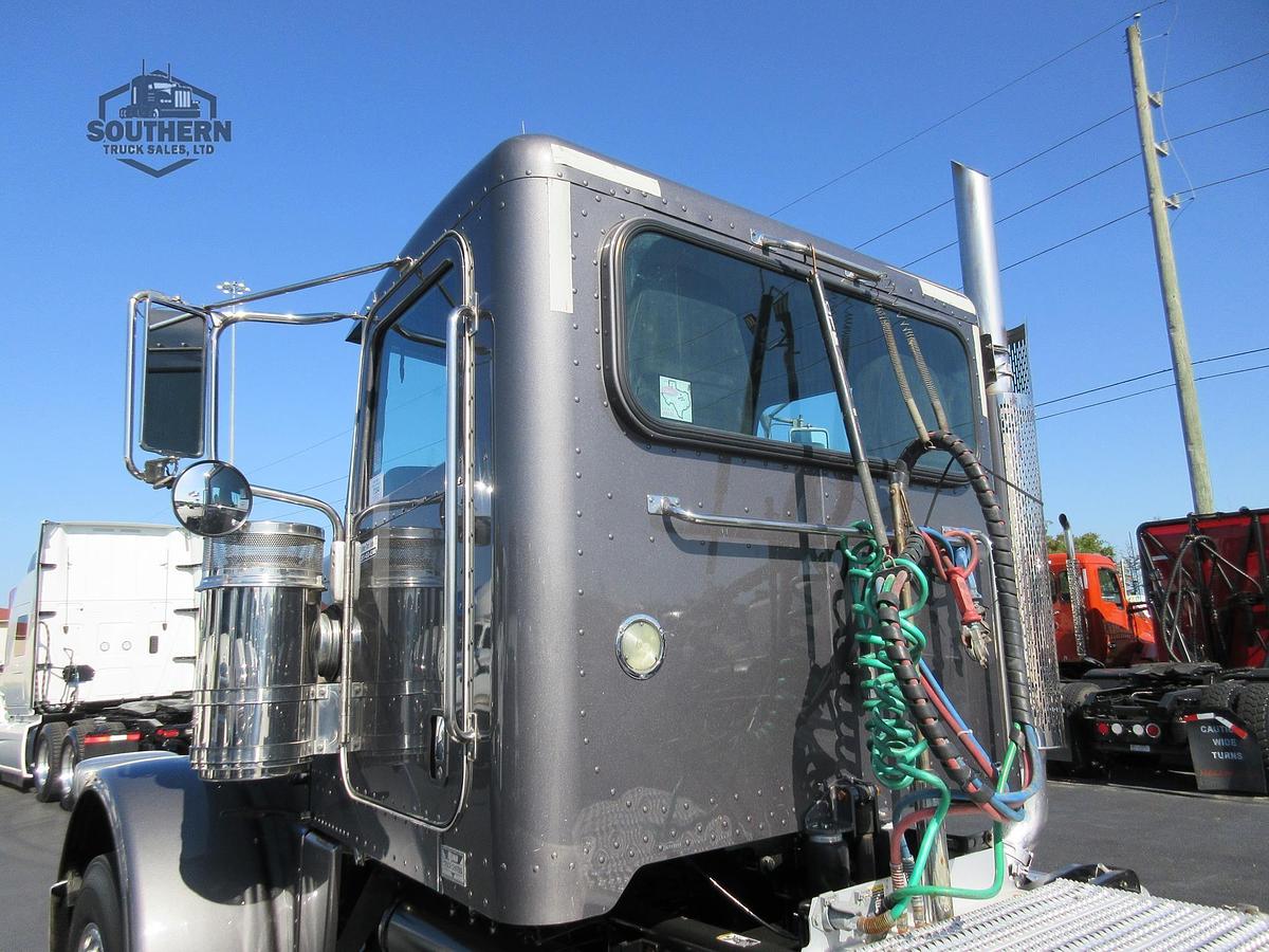 Used 2022 PETERBILT 389