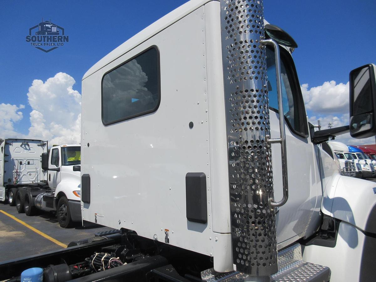 2025 KENWORTH T880