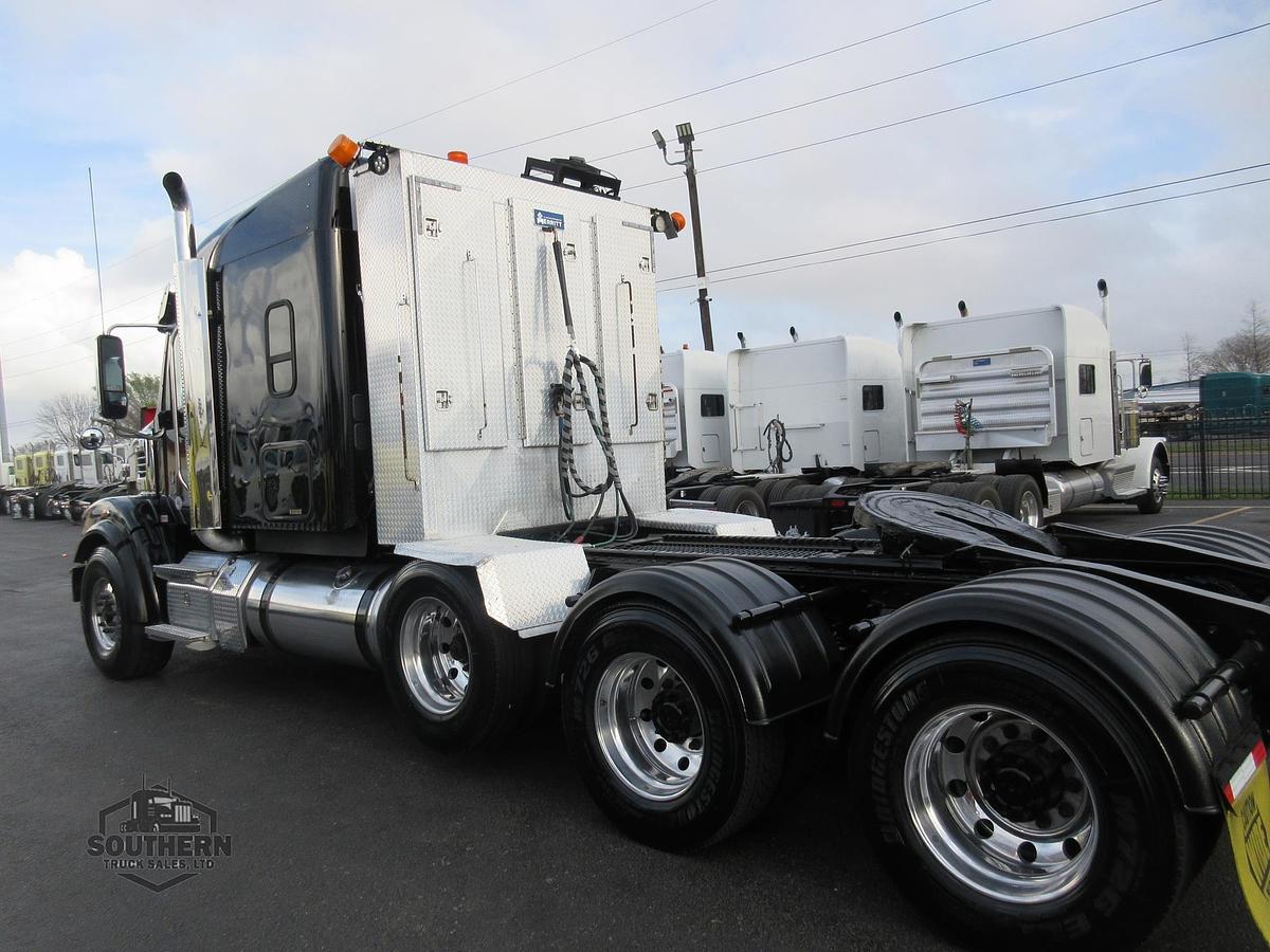 Used 2021 FREIGHTLINER CORONADO 122 SD