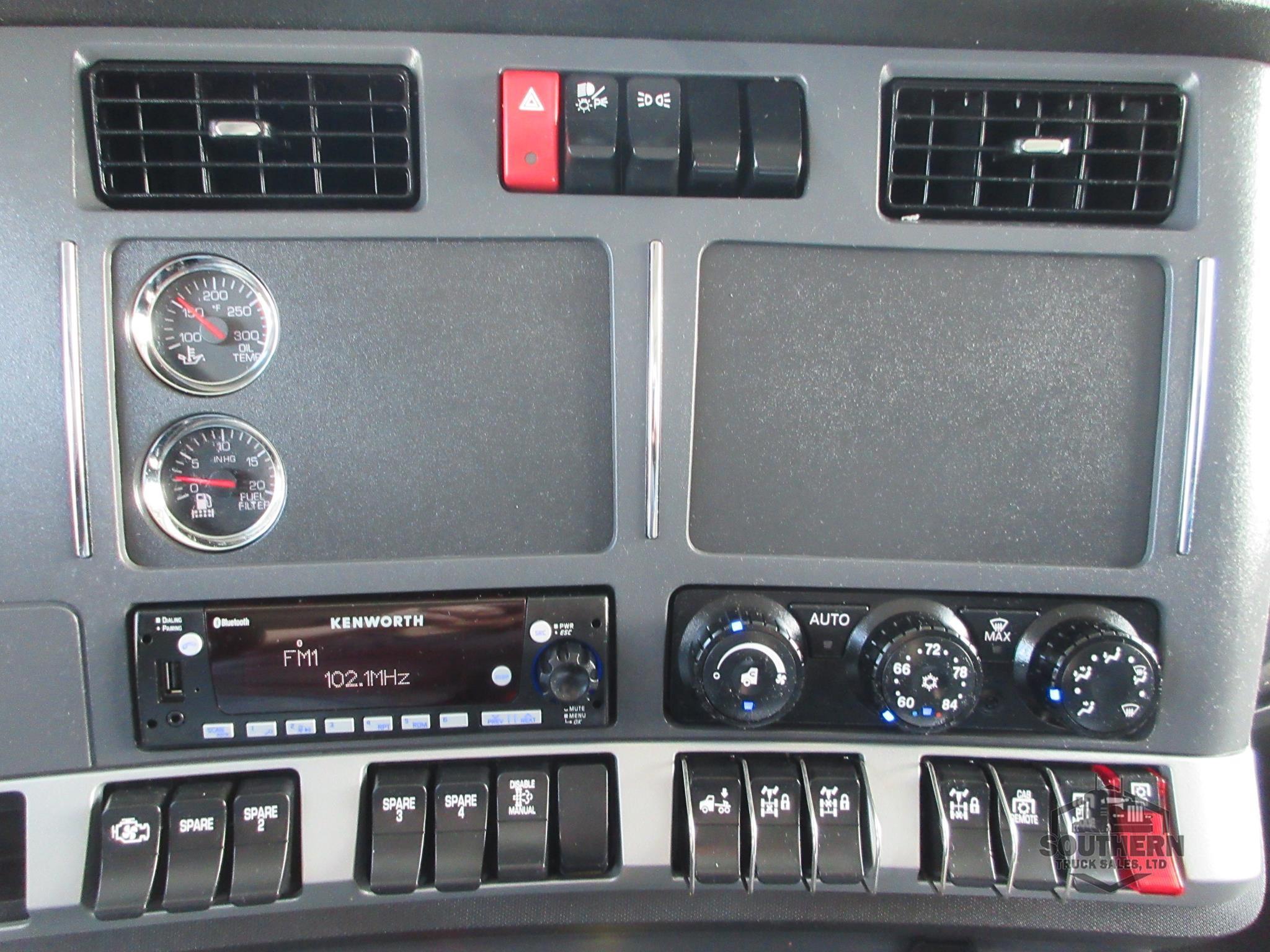 2025 KENWORTH T880