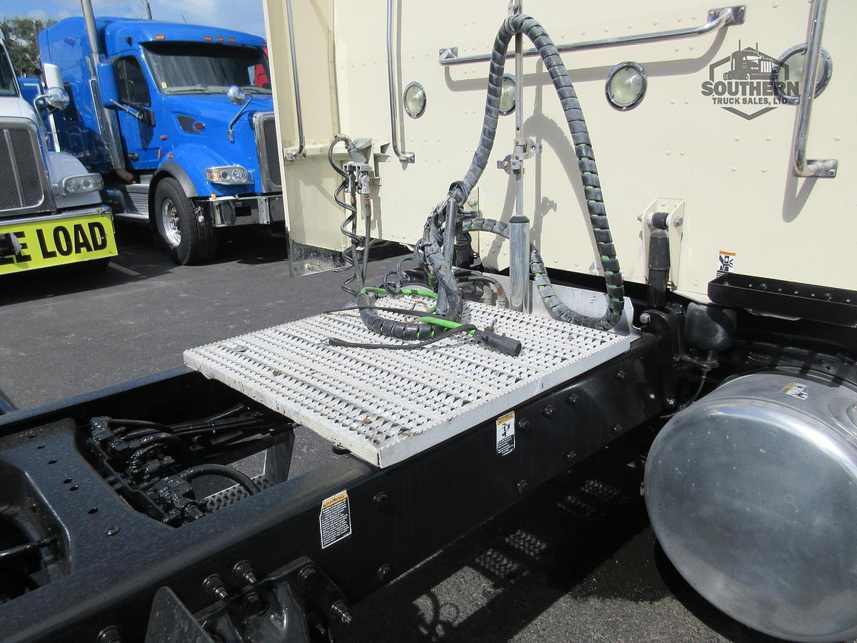 Used 2019 PETERBILT 389