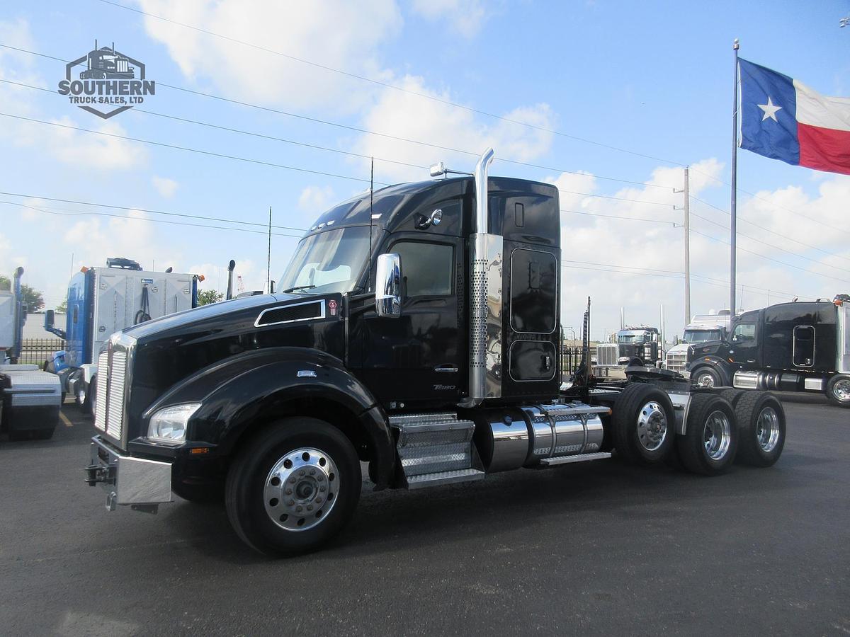 Used 2023 KENWORTH T880
