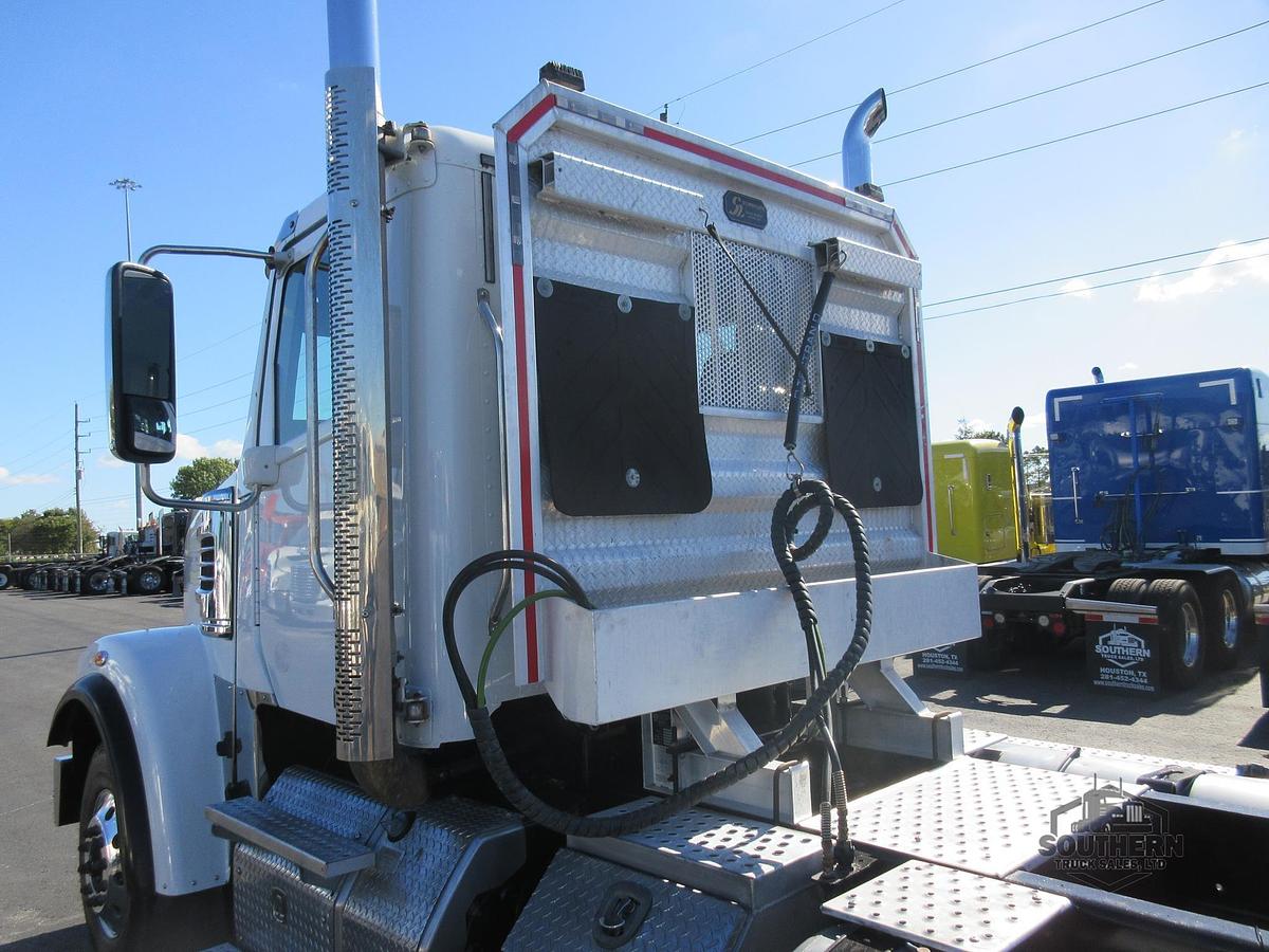 Used 2019 FREIGHTLINER 122SD