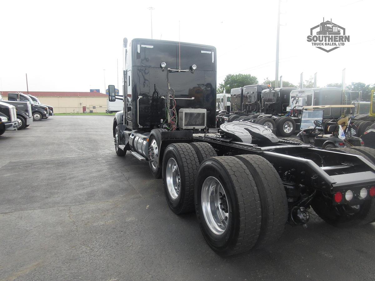 Used 2023 KENWORTH T880