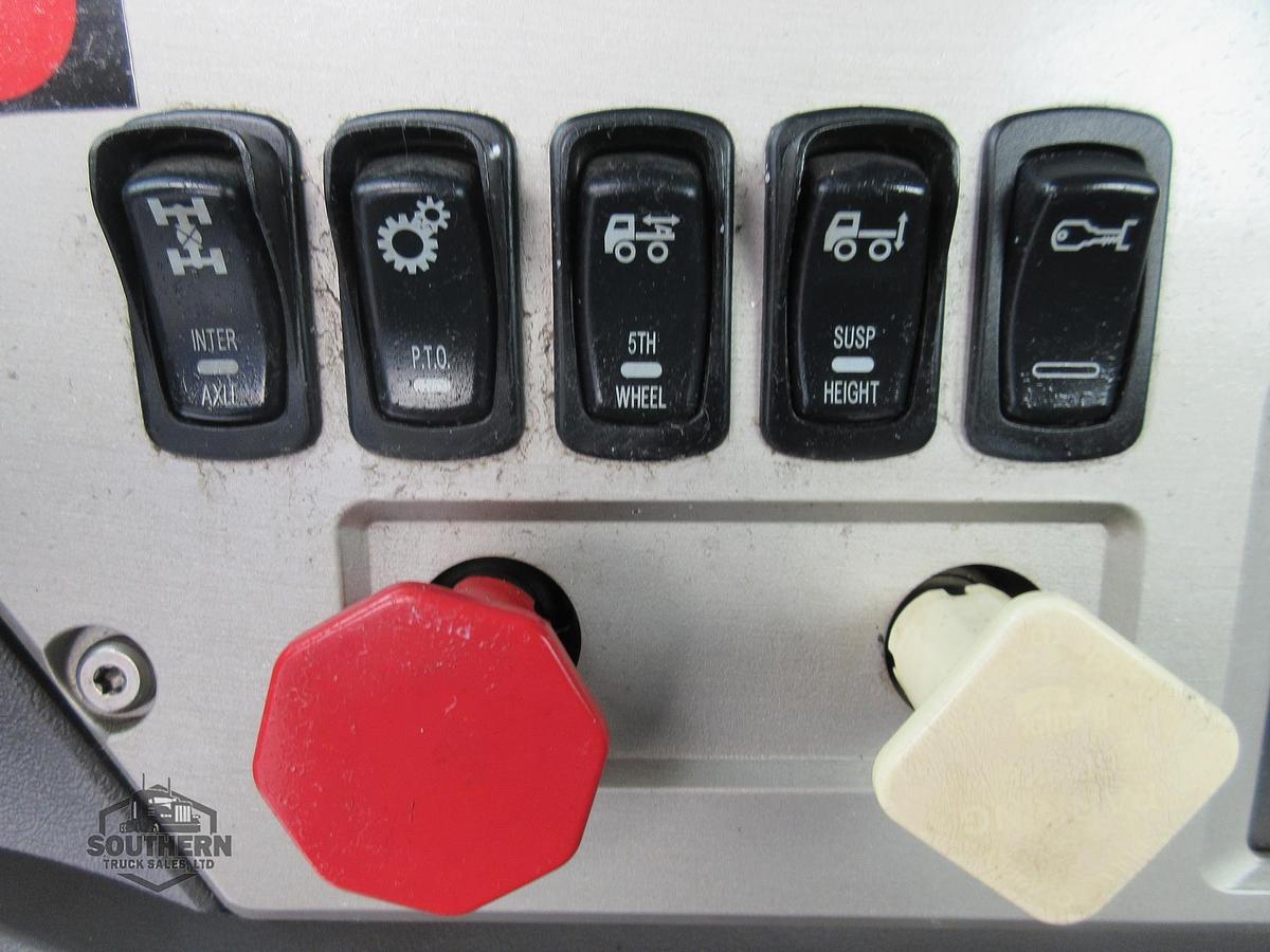 Used 2014 MACK PINNACLE CXU613